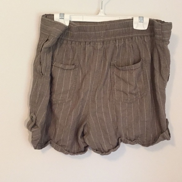 Adorable Striped Linen Shorts - Picture 2 of 5